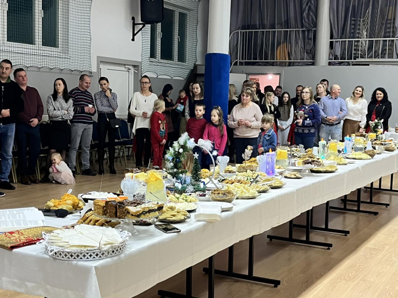 Opłatkowe spotkanie mieszkańców Olszewki i Szwendrowego Mostu [12.12.2022] - zdjęcie #13 - eOstroleka.pl