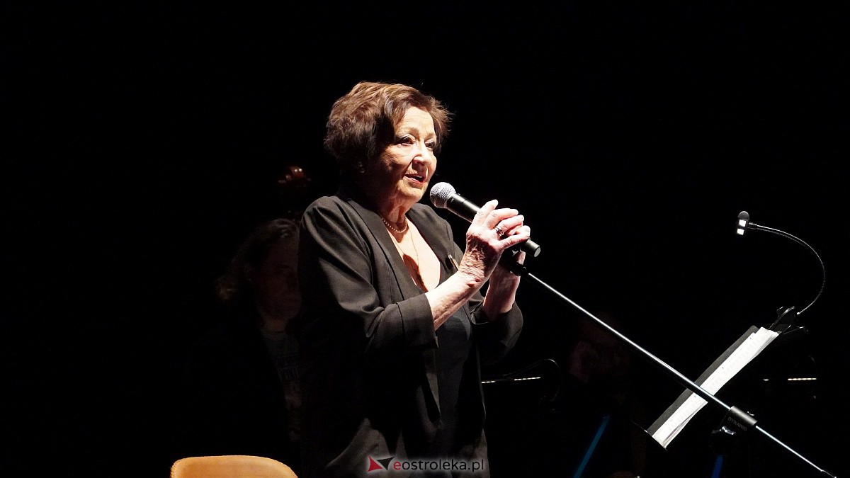 Recital Ewy Dałkowskiej w Muzeum Żołnierzy Wyklętych [13.12.2022] - zdjęcie #11 - eOstroleka.pl