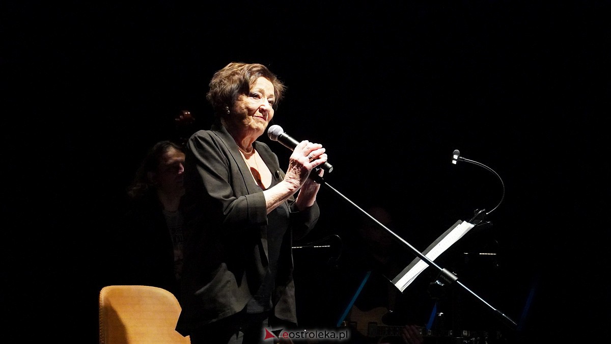 Recital Ewy Dałkowskiej w Muzeum Żołnierzy Wyklętych [13.12.2022] - zdjęcie #10 - eOstroleka.pl
