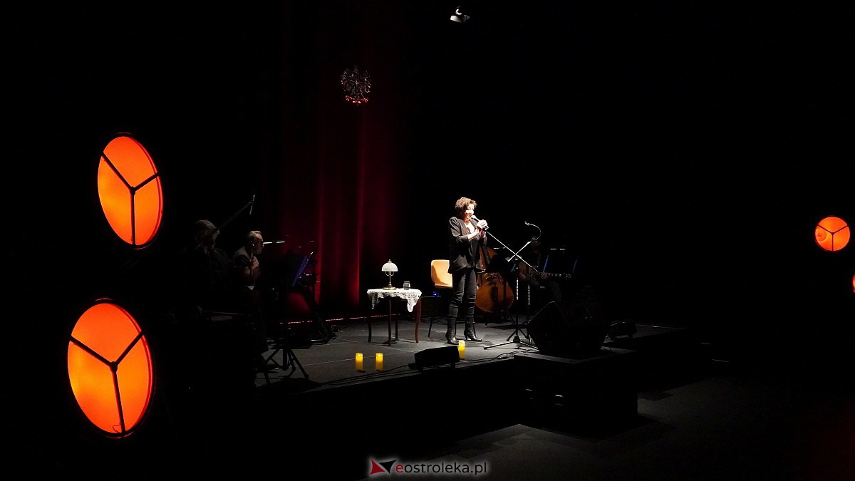 Recital Ewy Dałkowskiej w Muzeum Żołnierzy Wyklętych [13.12.2022] - zdjęcie #9 - eOstroleka.pl
