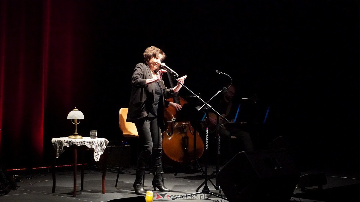 Recital Ewy Dałkowskiej w Muzeum Żołnierzy Wyklętych [13.12.2022] - zdjęcie #8 - eOstroleka.pl