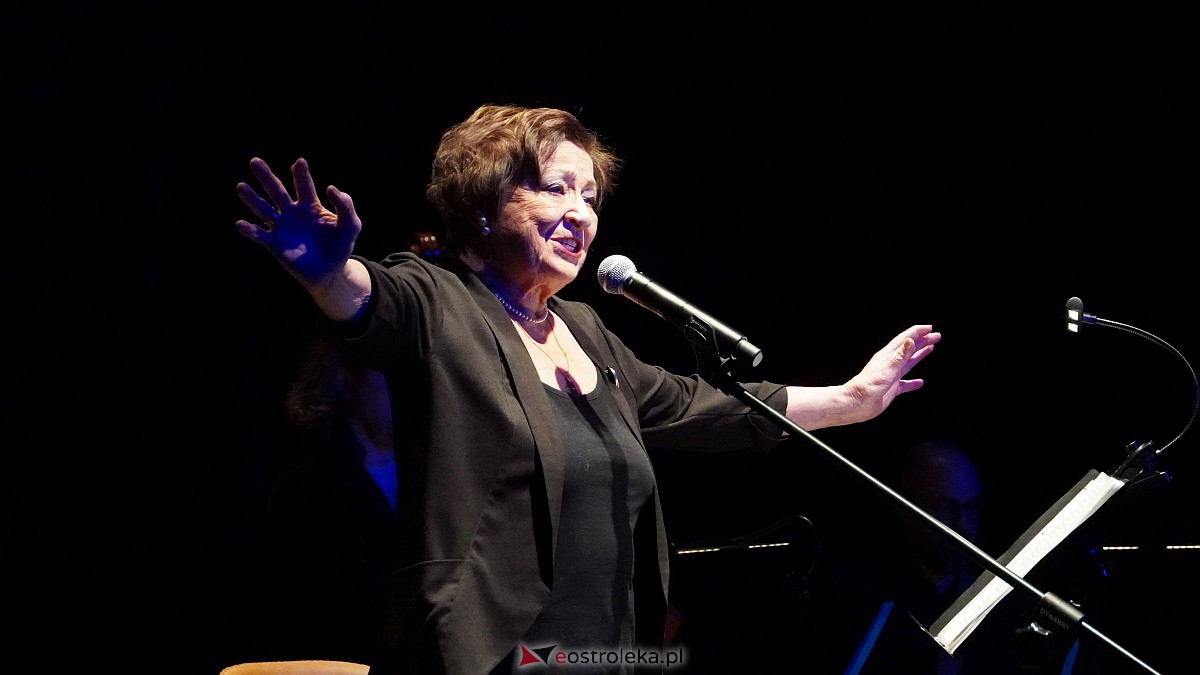 Recital Ewy Dałkowskiej w Muzeum Żołnierzy Wyklętych [13.12.2022] - zdjęcie #7 - eOstroleka.pl
