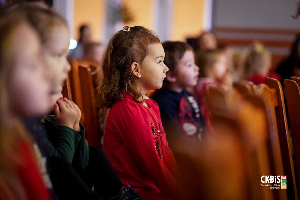Teatr Katarynka ze spektaklem ’Polarna Przygoda’’ w Lelisie [14.12.2022] - zdjęcie #15 - eOstroleka.pl