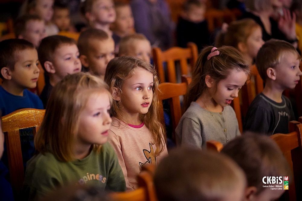Teatr Katarynka ze spektaklem ’Polarna Przygoda’’ w Lelisie [14.12.2022] - zdjęcie #11 - eOstroleka.pl