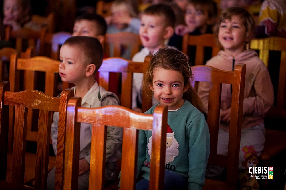 Teatr Katarynka ze spektaklem ’Polarna Przygoda’’ w Lelisie [14.12.2022] - zdjęcie #8 - eOstroleka.pl