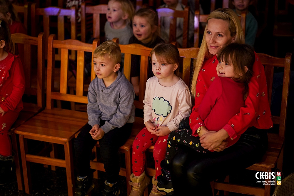 Teatr Katarynka ze spektaklem ’Polarna Przygoda’’ w Lelisie [14.12.2022] - zdjęcie #7 - eOstroleka.pl