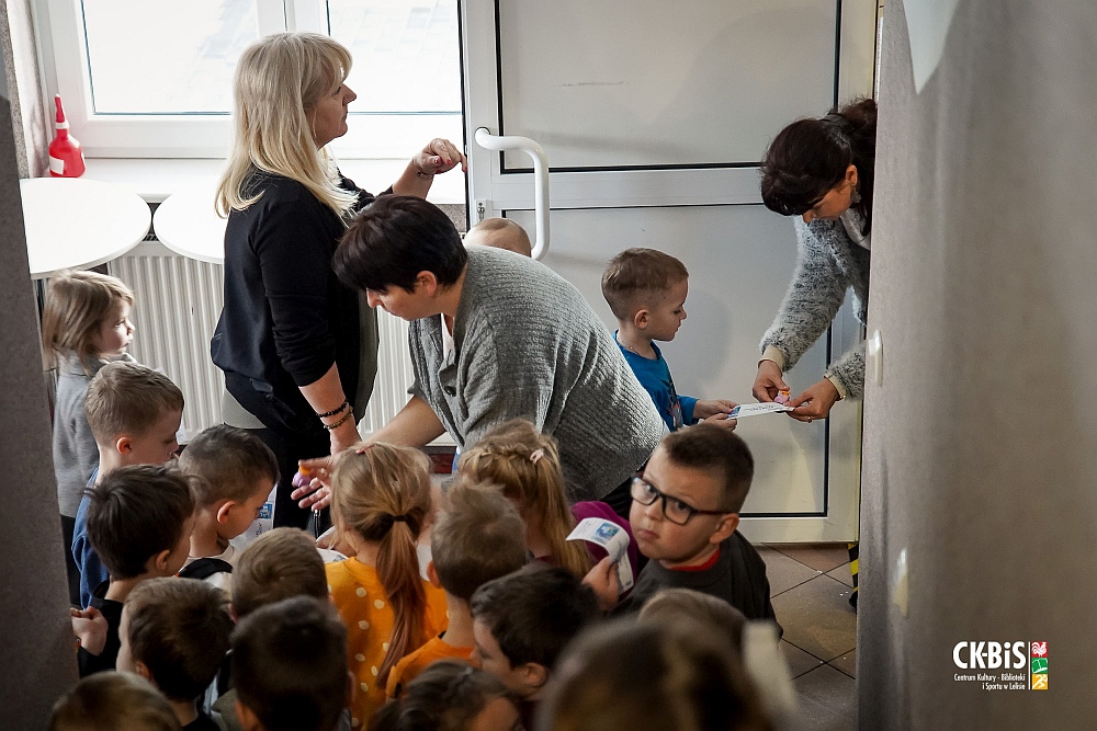 Teatr Katarynka ze spektaklem ’Polarna Przygoda’’ w Lelisie [14.12.2022] - zdjęcie #5 - eOstroleka.pl