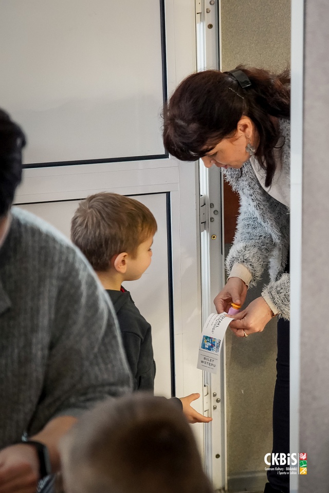 Teatr Katarynka ze spektaklem ’Polarna Przygoda’’ w Lelisie [14.12.2022] - zdjęcie #4 - eOstroleka.pl