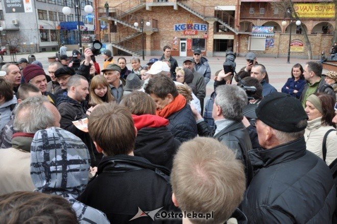 Janusz Palikot w Ostrołęce (09.04.2011) - zdjęcie #43 - eOstroleka.pl