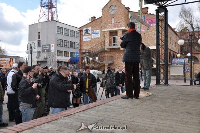 Janusz Palikot w Ostrołęce (09.04.2011) - zdjęcie #30 - eOstroleka.pl