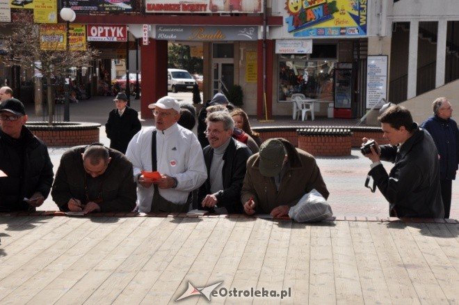 Janusz Palikot w Ostrołęce (09.04.2011) - zdjęcie #12 - eOstroleka.pl