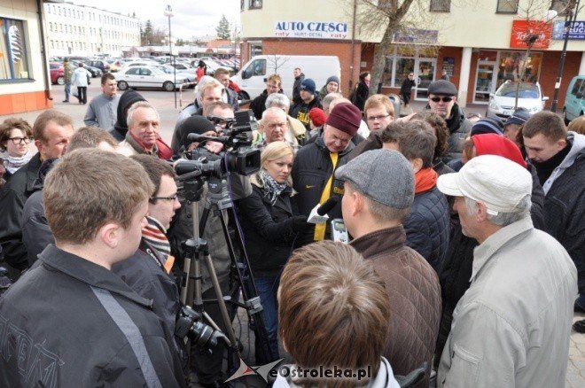 Janusz Palikot w Ostrołęce (09.04.2011) - zdjęcie #11 - eOstroleka.pl