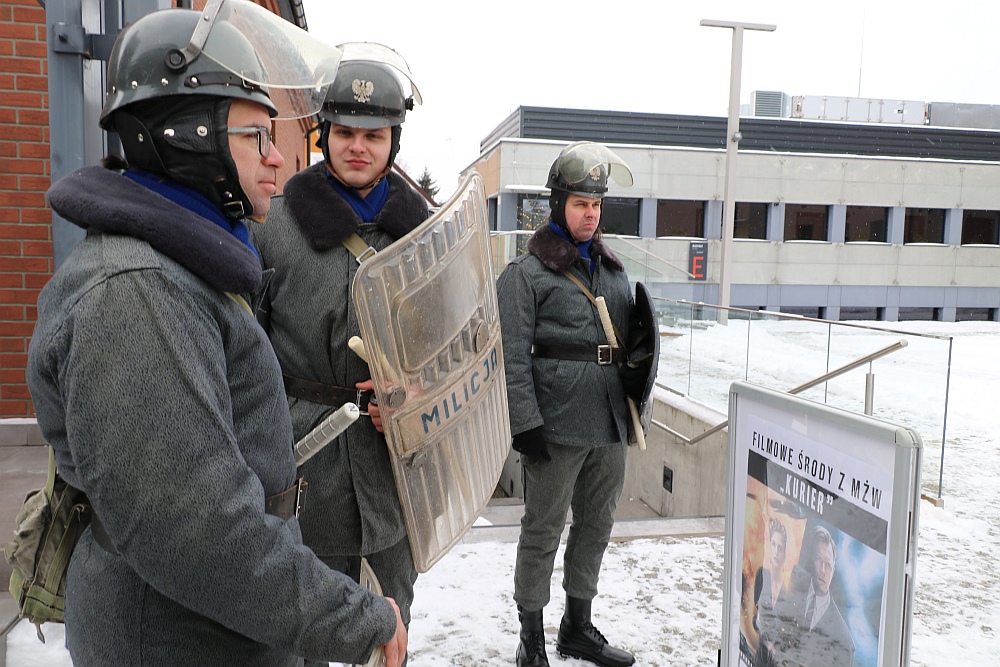 Rocznicę wprowadzenia stanu wojennego upamiętnili grą terenową [14.12.2022] - zdjęcie #4 - eOstroleka.pl