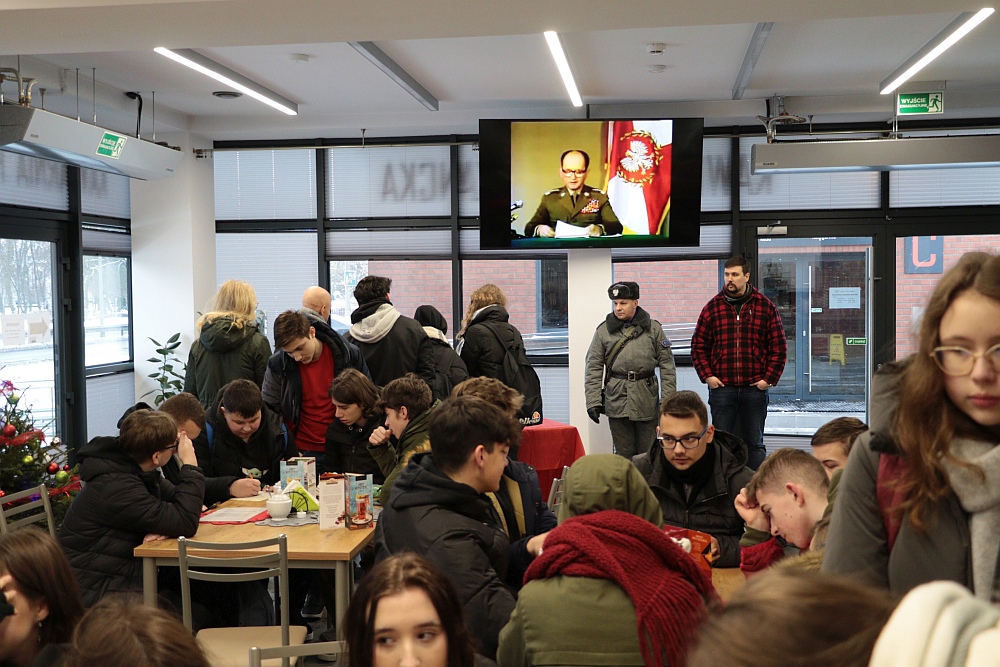 Rocznicę wprowadzenia stanu wojennego upamiętnili grą terenową [14.12.2022] - zdjęcie #52 - eOstroleka.pl