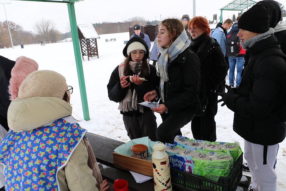 Rocznicę wprowadzenia stanu wojennego upamiętnili grą terenową [14.12.2022] - zdjęcie #44 - eOstroleka.pl