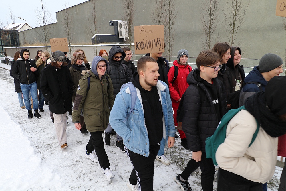 Rocznicę wprowadzenia stanu wojennego upamiętnili grą terenową [14.12.2022] - zdjęcie #24 - eOstroleka.pl