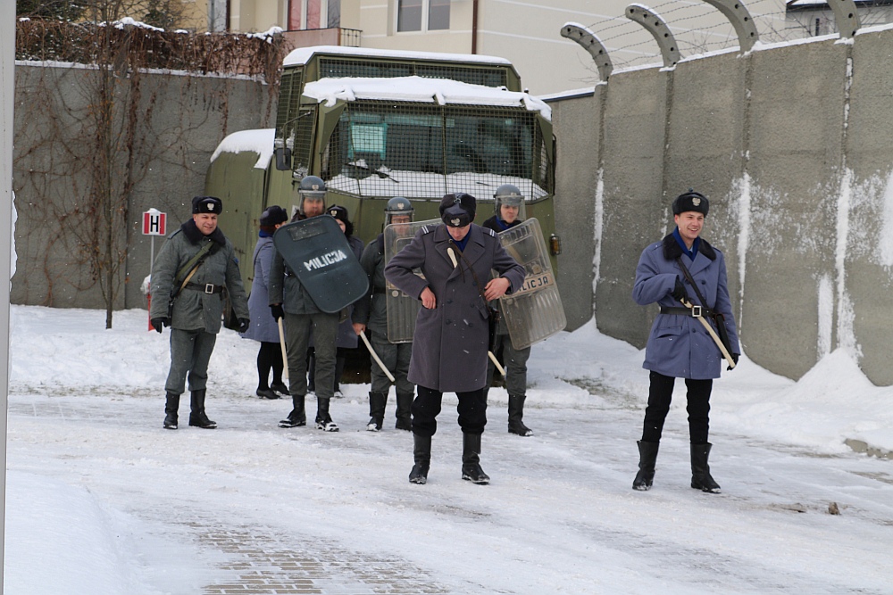 Rocznicę wprowadzenia stanu wojennego upamiętnili grą terenową [14.12.2022] - zdjęcie #22 - eOstroleka.pl