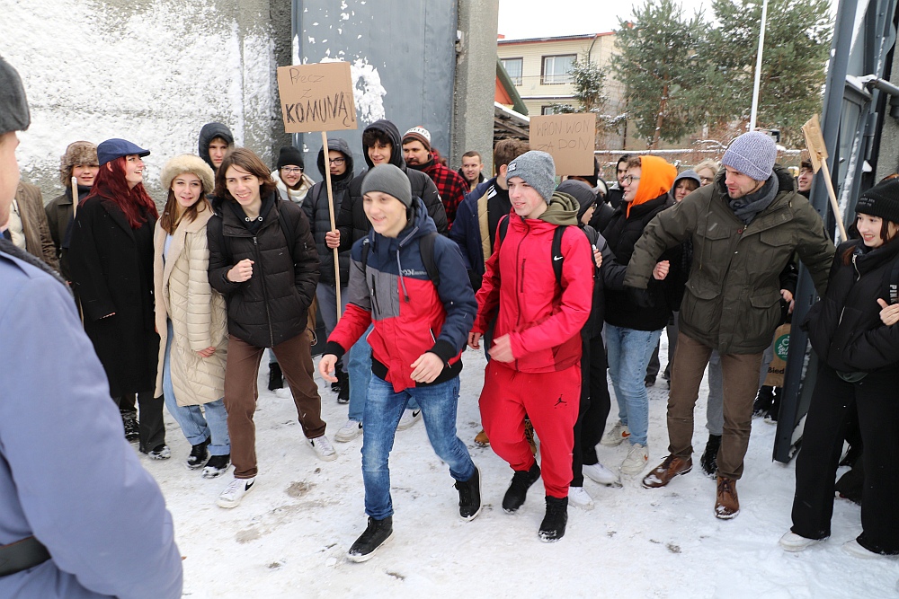 Rocznicę wprowadzenia stanu wojennego upamiętnili grą terenową [14.12.2022] - zdjęcie #11 - eOstroleka.pl
