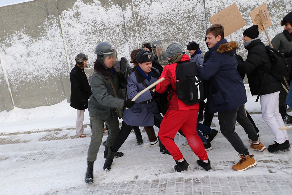Rocznicę wprowadzenia stanu wojennego upamiętnili grą terenową [14.12.2022] - zdjęcie #9 - eOstroleka.pl