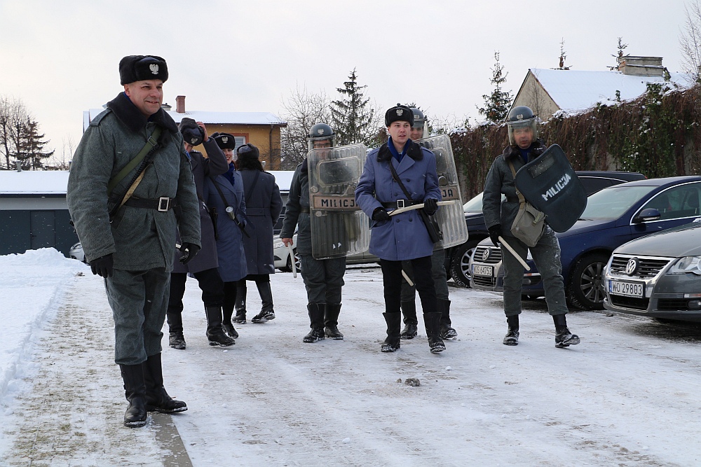 Rocznicę wprowadzenia stanu wojennego upamiętnili grą terenową [14.12.2022] - zdjęcie #6 - eOstroleka.pl