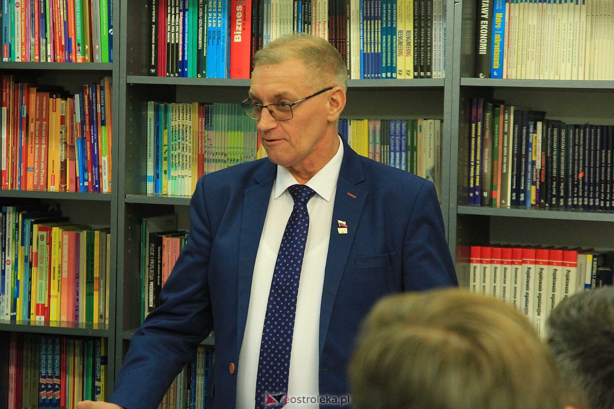 Społeczna Akademia Umiejętności. Podsumowanie roku działalności i rozdanie dyplomów MBA [14.12.2022] - zdjęcie #43 - eOstroleka.pl