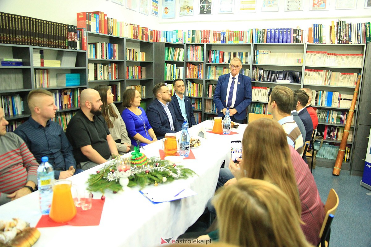 Społeczna Akademia Umiejętności. Podsumowanie roku działalności i rozdanie dyplomów MBA [14.12.2022] - zdjęcie #42 - eOstroleka.pl