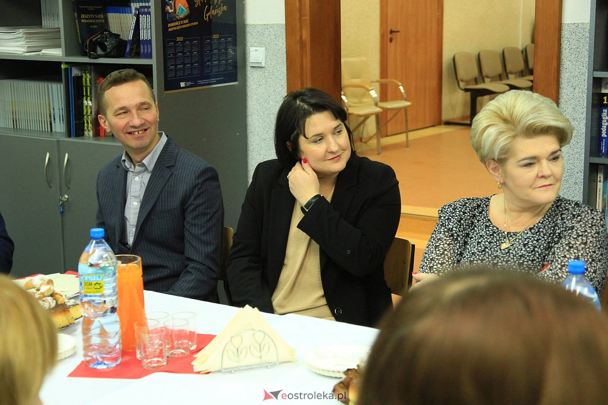 Społeczna Akademia Umiejętności. Podsumowanie roku działalności i rozdanie dyplomów MBA [14.12.2022] - zdjęcie #40 - eOstroleka.pl