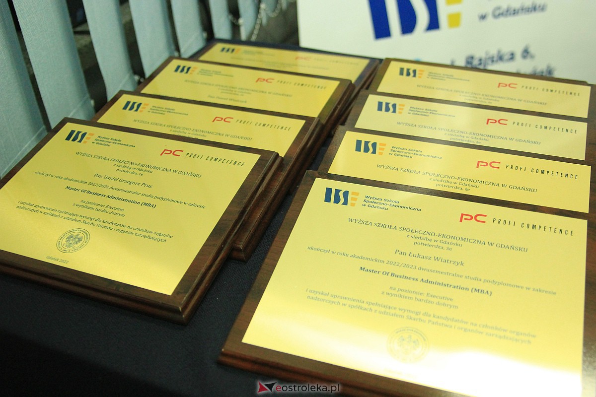 Społeczna Akademia Umiejętności. Podsumowanie roku działalności i rozdanie dyplomów MBA [14.12.2022] - zdjęcie #37 - eOstroleka.pl