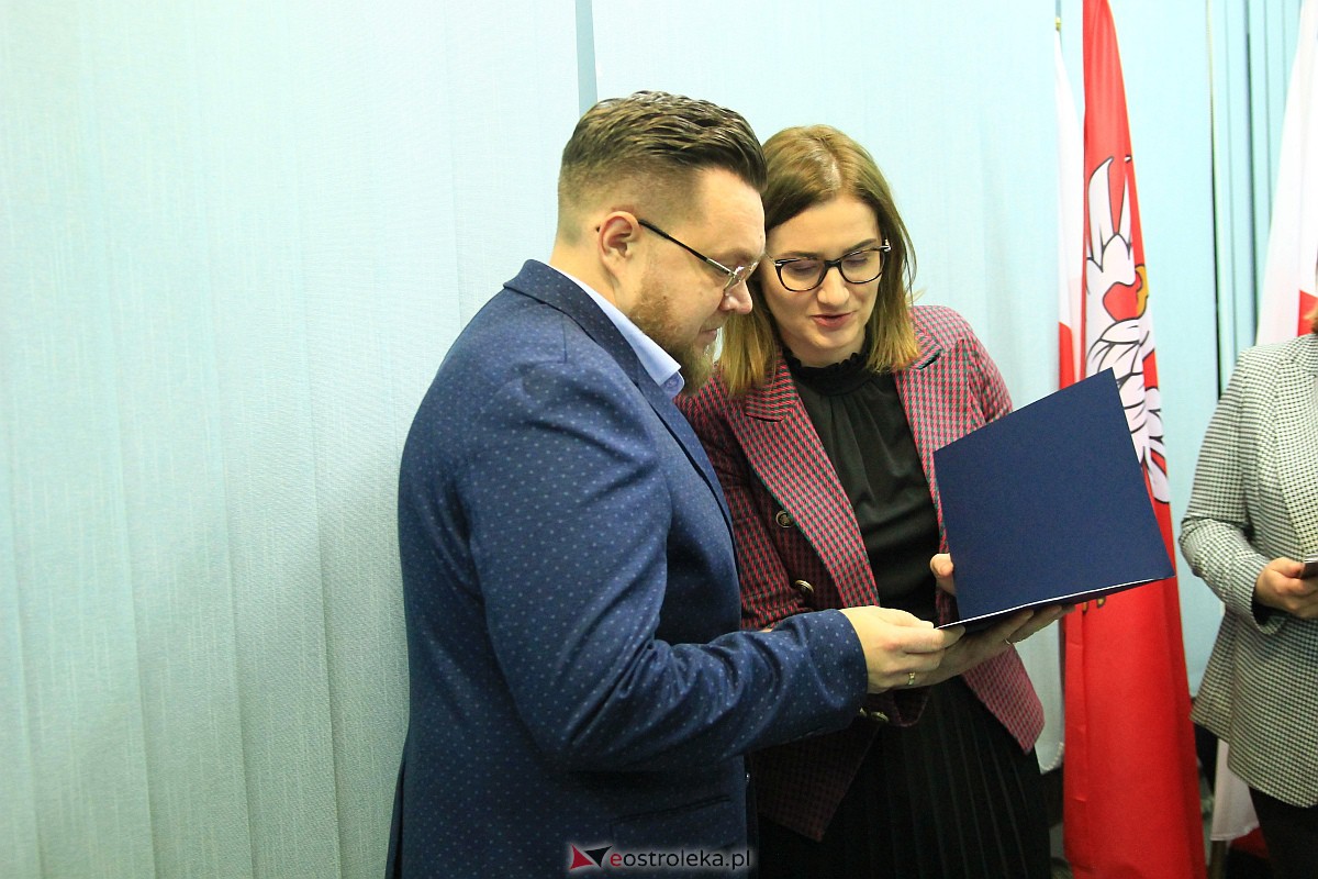 Społeczna Akademia Umiejętności. Podsumowanie roku działalności i rozdanie dyplomów MBA [14.12.2022] - zdjęcie #35 - eOstroleka.pl