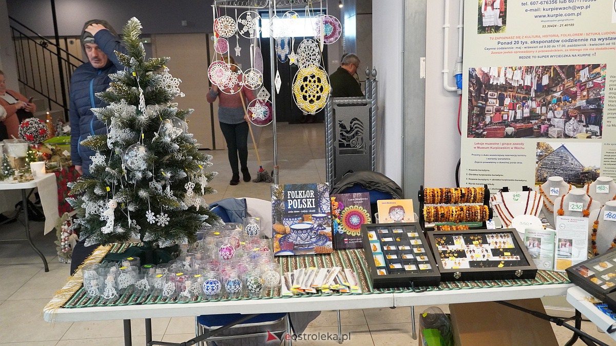 Kurpiowski Jarmark Bożonarodzeniowy w Myszyńcu [15.12.2022] - zdjęcie #17 - eOstroleka.pl