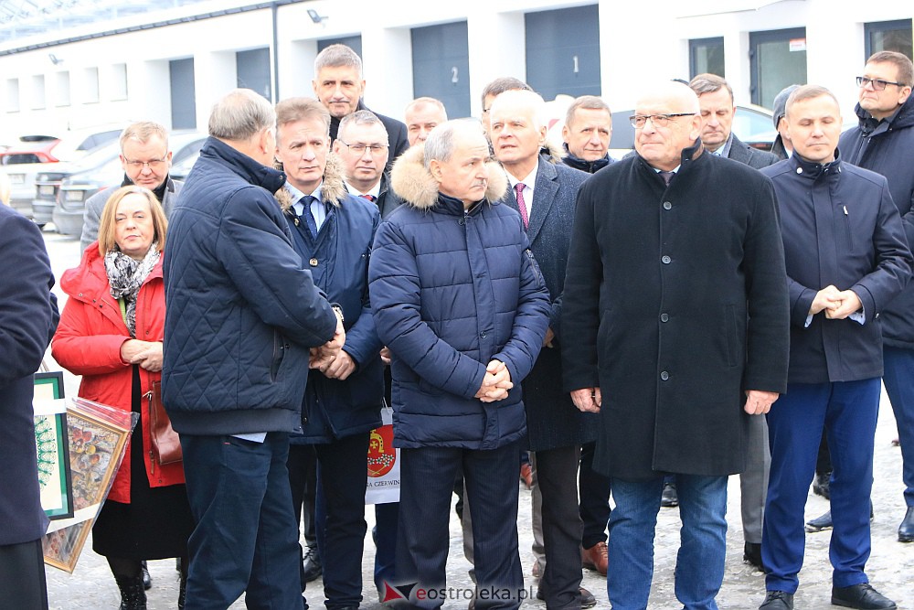 Ostrołęcka filia WUP po remoncie. “Było siermiężnie i socjalistycznie a teraz jest europejsko”. [15.12.2002] - zdjęcie #79 - eOstroleka.pl