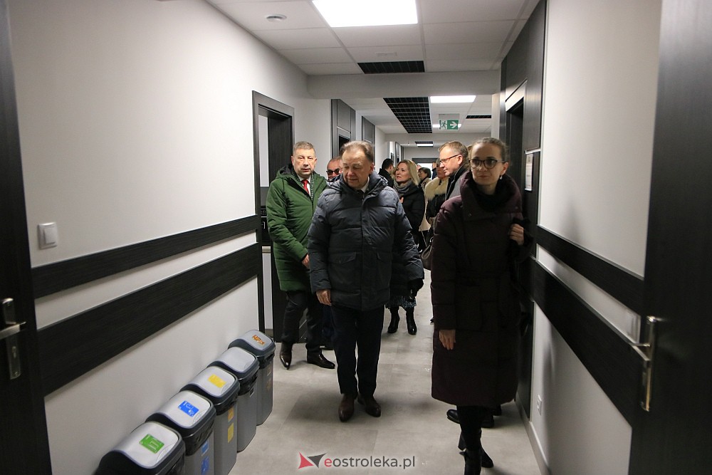 Ostrołęcka filia WUP po remoncie. “Było siermiężnie i socjalistycznie a teraz jest europejsko”. [15.12.2002] - zdjęcie #92 - eOstroleka.pl