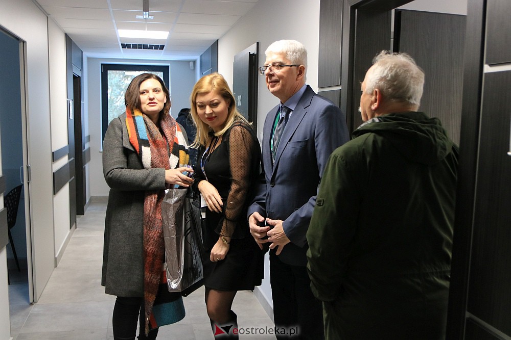 Ostrołęcka filia WUP po remoncie. “Było siermiężnie i socjalistycznie a teraz jest europejsko”. [15.12.2002] - zdjęcie #65 - eOstroleka.pl