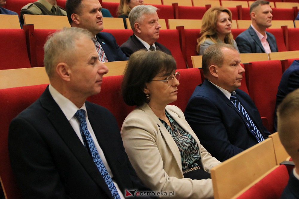 Ostrołęcka filia WUP po remoncie. “Było siermiężnie i socjalistycznie a teraz jest europejsko”. [15.12.2002] - zdjęcie #47 - eOstroleka.pl