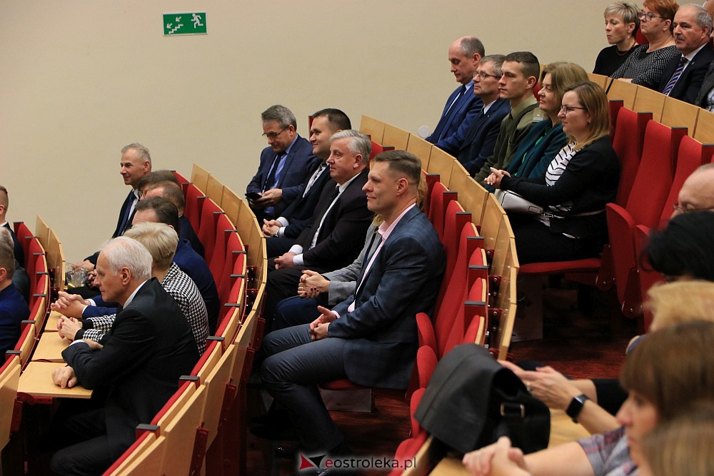 Ostrołęcka filia WUP po remoncie. “Było siermiężnie i socjalistycznie a teraz jest europejsko”. [15.12.2002] - zdjęcie #17 - eOstroleka.pl