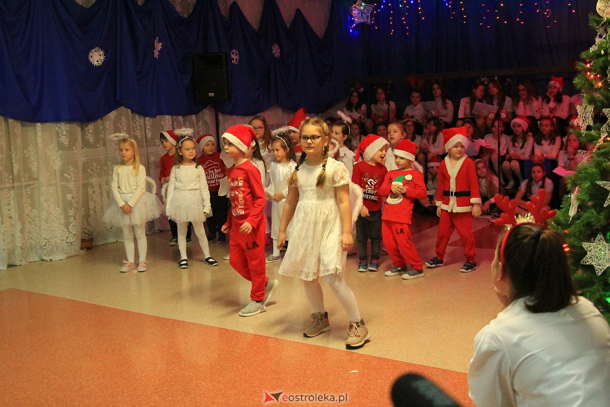 Bożonarodzeniowy kiermasz i koncert pastorałek w “piątce” [15.12.2022] - zdjęcie #89 - eOstroleka.pl