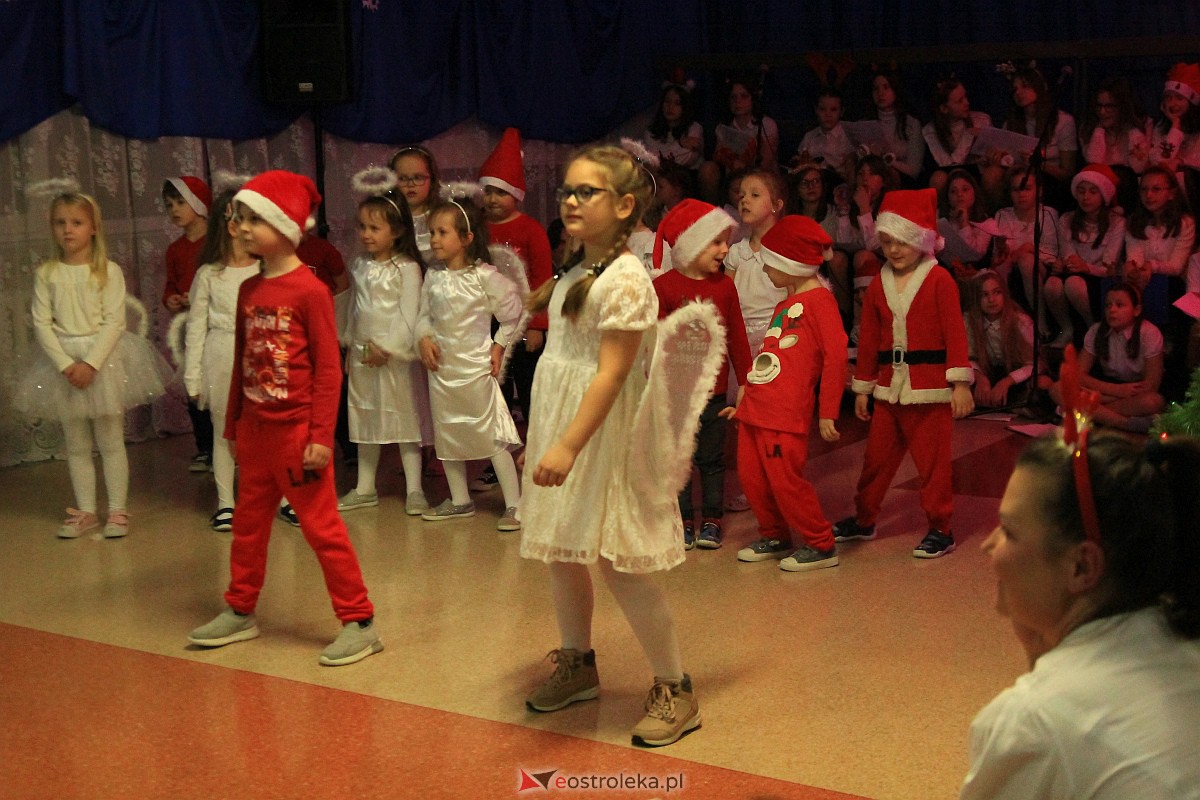 Bożonarodzeniowy kiermasz i koncert pastorałek w “piątce” [15.12.2022] - zdjęcie #26 - eOstroleka.pl