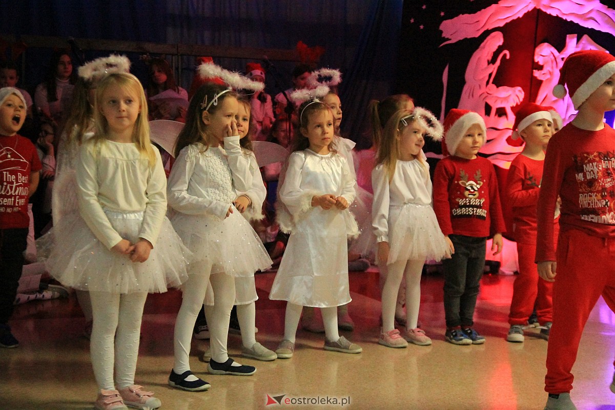 Bożonarodzeniowy kiermasz i koncert pastorałek w “piątce” [15.12.2022] - zdjęcie #83 - eOstroleka.pl