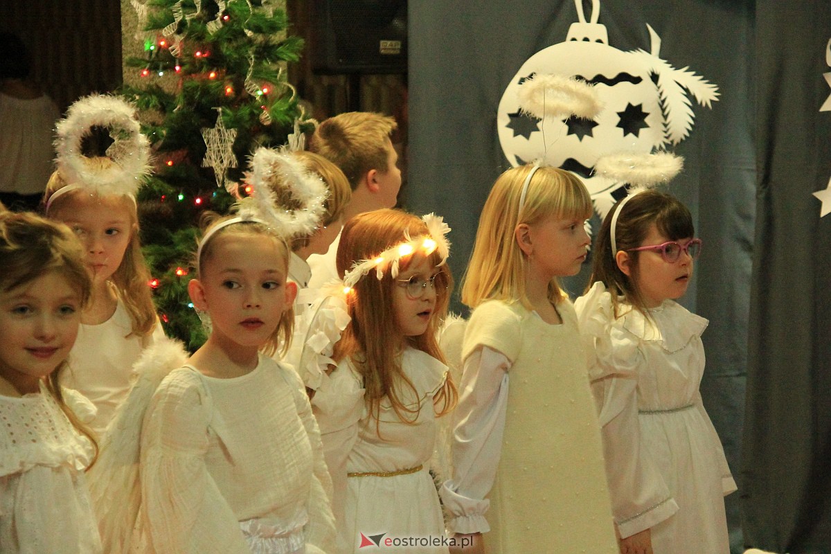 Bożonarodzeniowy kiermasz i koncert pastorałek w “piątce” [15.12.2022] - zdjęcie #70 - eOstroleka.pl