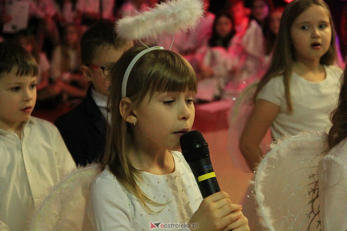 Bożonarodzeniowy kiermasz i koncert pastorałek w “piątce” [15.12.2022] - zdjęcie #45 - eOstroleka.pl