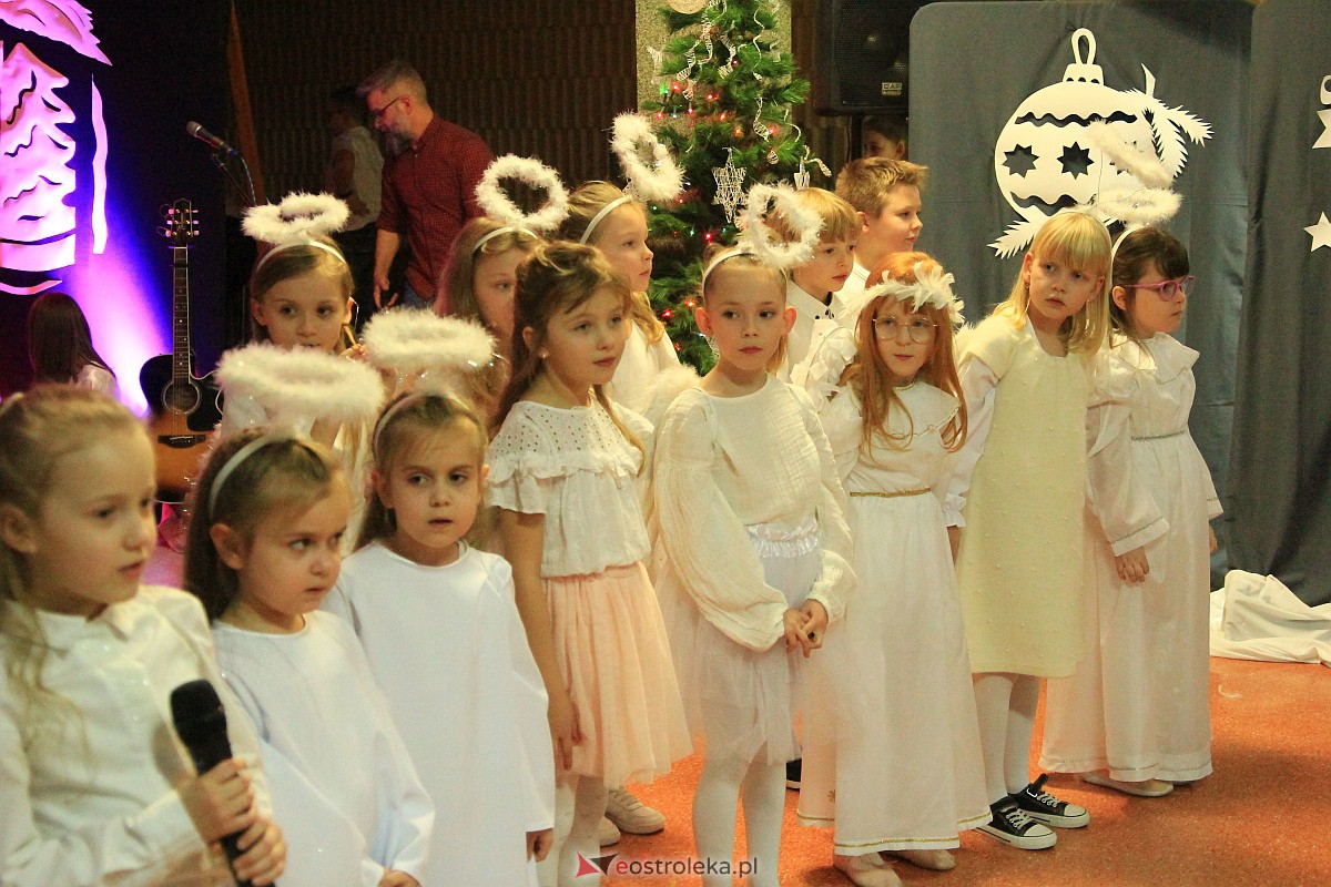Bożonarodzeniowy kiermasz i koncert pastorałek w “piątce” [15.12.2022] - zdjęcie #49 - eOstroleka.pl
