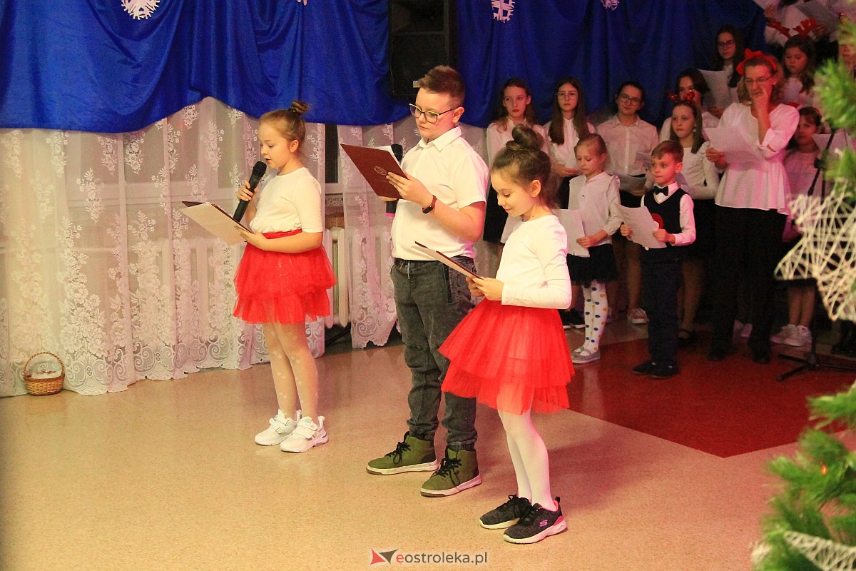Bożonarodzeniowy kiermasz i koncert pastorałek w “piątce” [15.12.2022] - zdjęcie #47 - eOstroleka.pl