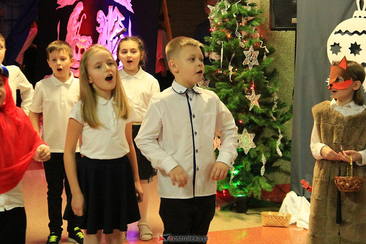 Bożonarodzeniowy kiermasz i koncert pastorałek w “piątce” [15.12.2022] - zdjęcie #38 - eOstroleka.pl