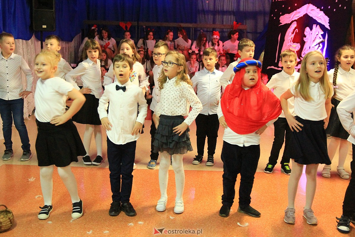 Bożonarodzeniowy kiermasz i koncert pastorałek w “piątce” [15.12.2022] - zdjęcie #36 - eOstroleka.pl