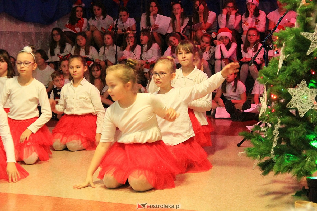 Bożonarodzeniowy kiermasz i koncert pastorałek w “piątce” [15.12.2022] - zdjęcie #28 - eOstroleka.pl