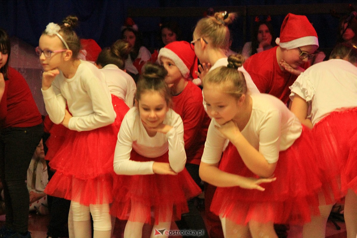 Bożonarodzeniowy kiermasz i koncert pastorałek w “piątce” [15.12.2022] - zdjęcie #22 - eOstroleka.pl