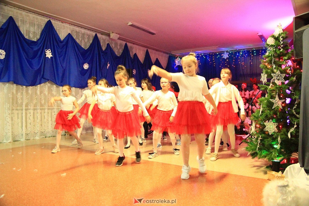 Bożonarodzeniowy kiermasz i koncert pastorałek w “piątce” [15.12.2022] - zdjęcie #19 - eOstroleka.pl