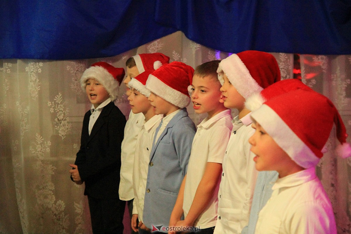 Bożonarodzeniowy kiermasz i koncert pastorałek w “piątce” [15.12.2022] - zdjęcie #13 - eOstroleka.pl