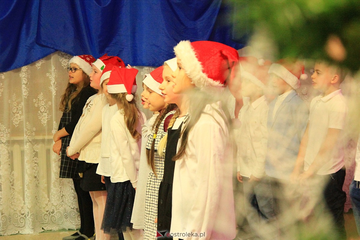 Bożonarodzeniowy kiermasz i koncert pastorałek w “piątce” [15.12.2022] - zdjęcie #12 - eOstroleka.pl