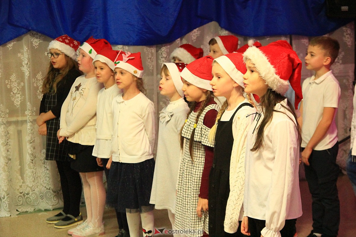 Bożonarodzeniowy kiermasz i koncert pastorałek w “piątce” [15.12.2022] - zdjęcie #10 - eOstroleka.pl